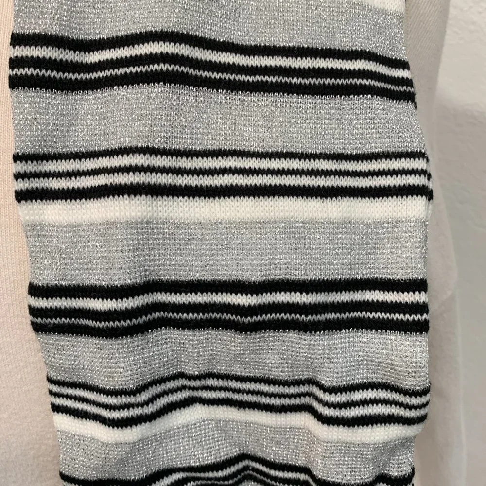 NWOT Raiders Warm Acrylic Knit Scarf Fringed Black Silver White Unisex 67
